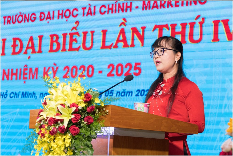 Đ/c Đặng Thùy Khánh Vân, Ủy viên Thường vụ, Trưởng Ban Tuyên giáo Đảng uỷ khối ĐH – CĐ TP.HCM phát biểu chỉ đạo đại hội