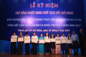 Biểu dương, khen thưởng tập thể cá nhân Học tập và làm theo tư tưởng, đạo đức, phong cách Hồ Chí Minh năm 2017