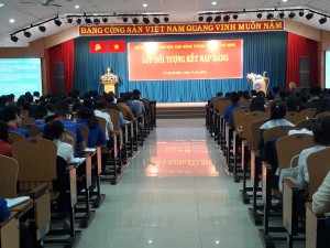 Đảng ủy Khối Đại học, Cao đẳng tổ chức lớp bồi dưỡng chính trị đối tượng đảng và đảng viên mới