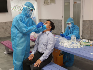 Trường Đại học Luật TP.HCM xét nghiệm Covid-19 ngẫu nhiên cho viên chức, người lao động thường xuyên làm việc tại Trường