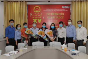 ​ Ban Tổ chức Hội thi tặng hoa Ban giám khảo Ban Tổ chức Hội thi tặng hoa Ban giám khảo