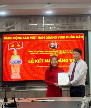 Chi bộ 12 thuộc Đảng bộ Trường Đại học Mở TP.HCM tổ chức Lễ kết nạp đảng viên nhân dịp kỷ niệm 94 năm ngày thành lập Đảng Cộng sản Việt Nam (03/02/1930 – 03/02/2024)