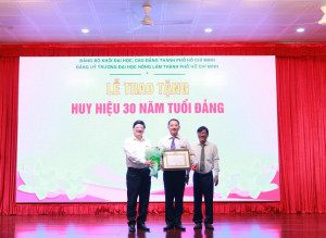 Đảng bộ Trường Đại học Nông Lâm Thành phố Hồ Chí Minh trao huy hiệu 30 năm tuổi Đảng và quán triệt quy định mới của Trung ương