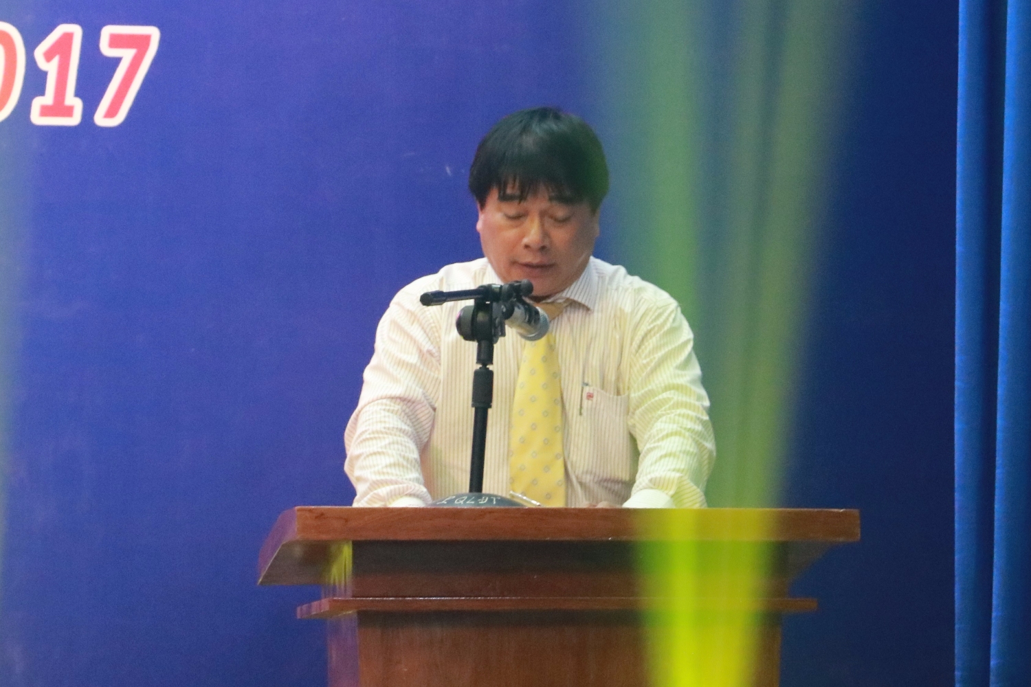 Đồng chí Đỗ Văn Dũng - Phó Bí thư Đảng ủy Khối đọc diễn văn tại buỗi Lễ kỷ niệm