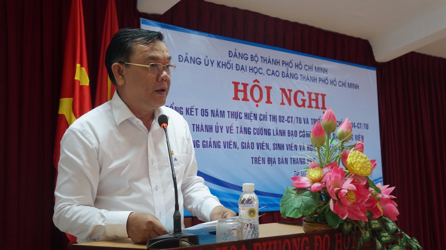 Hinh 4, đồng chi Nguyễn Đông Phong phát biểu