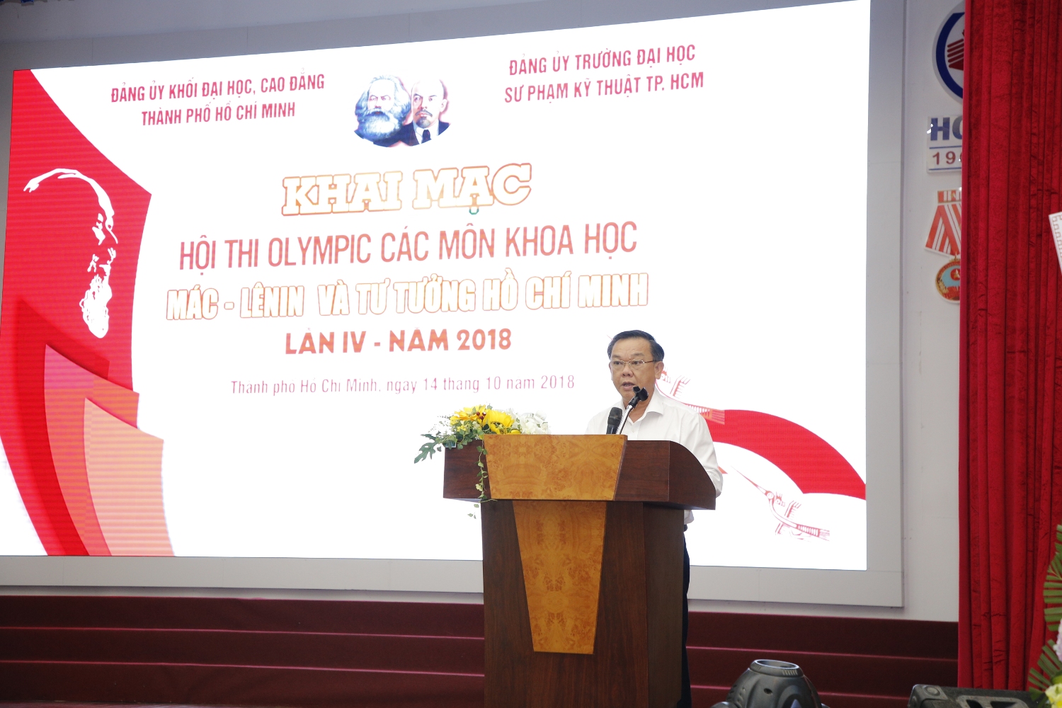 Đồng Chí Nguyễn Đông Phong - Bí thư Đảng ủy Khối phát biểu khai mạc tại Hội thi