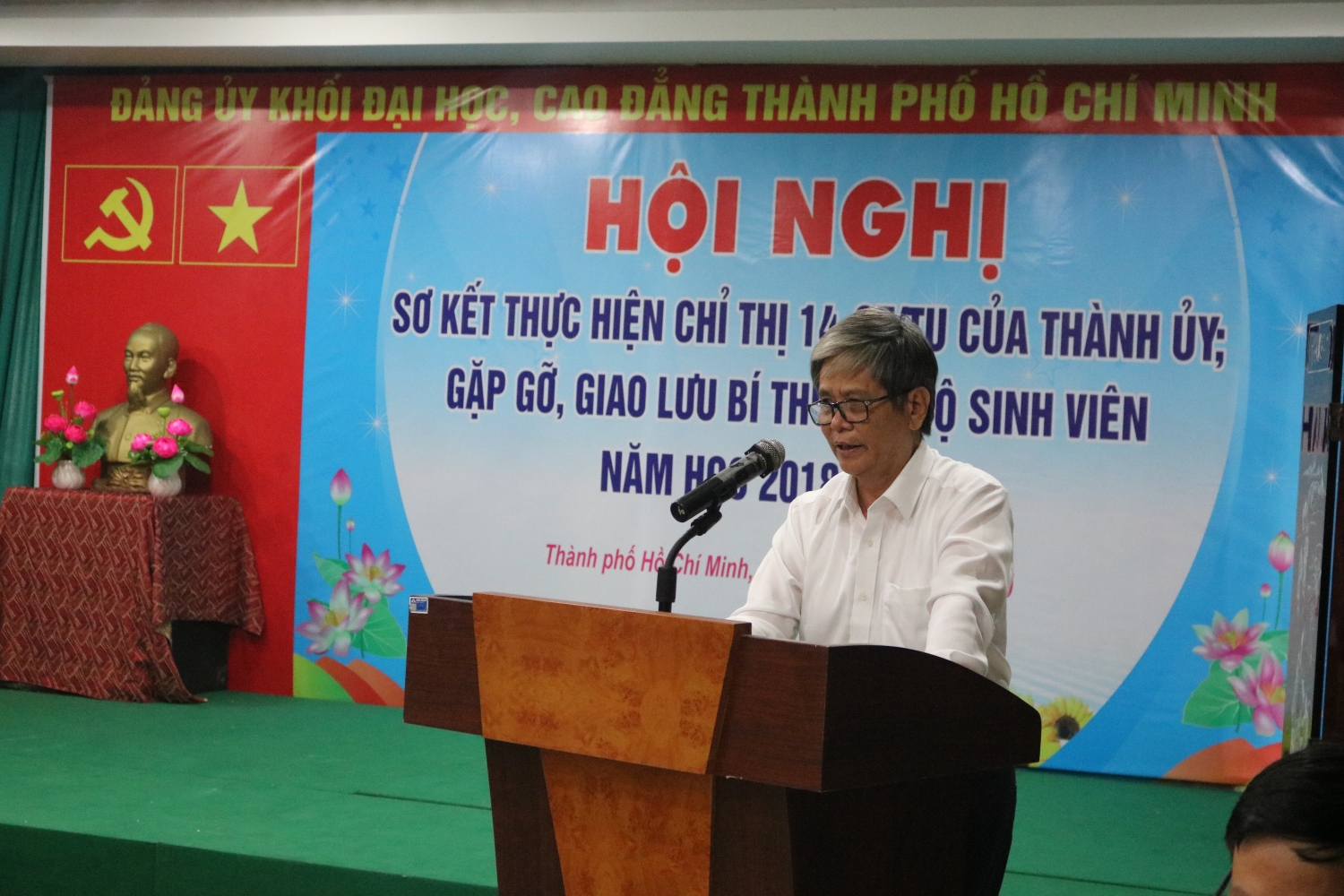Đồng chí Phạm Thiên Kha - Phó Bí thư thường trực Đảng ủy Khối phát biểu chỉ đạo hội nghị