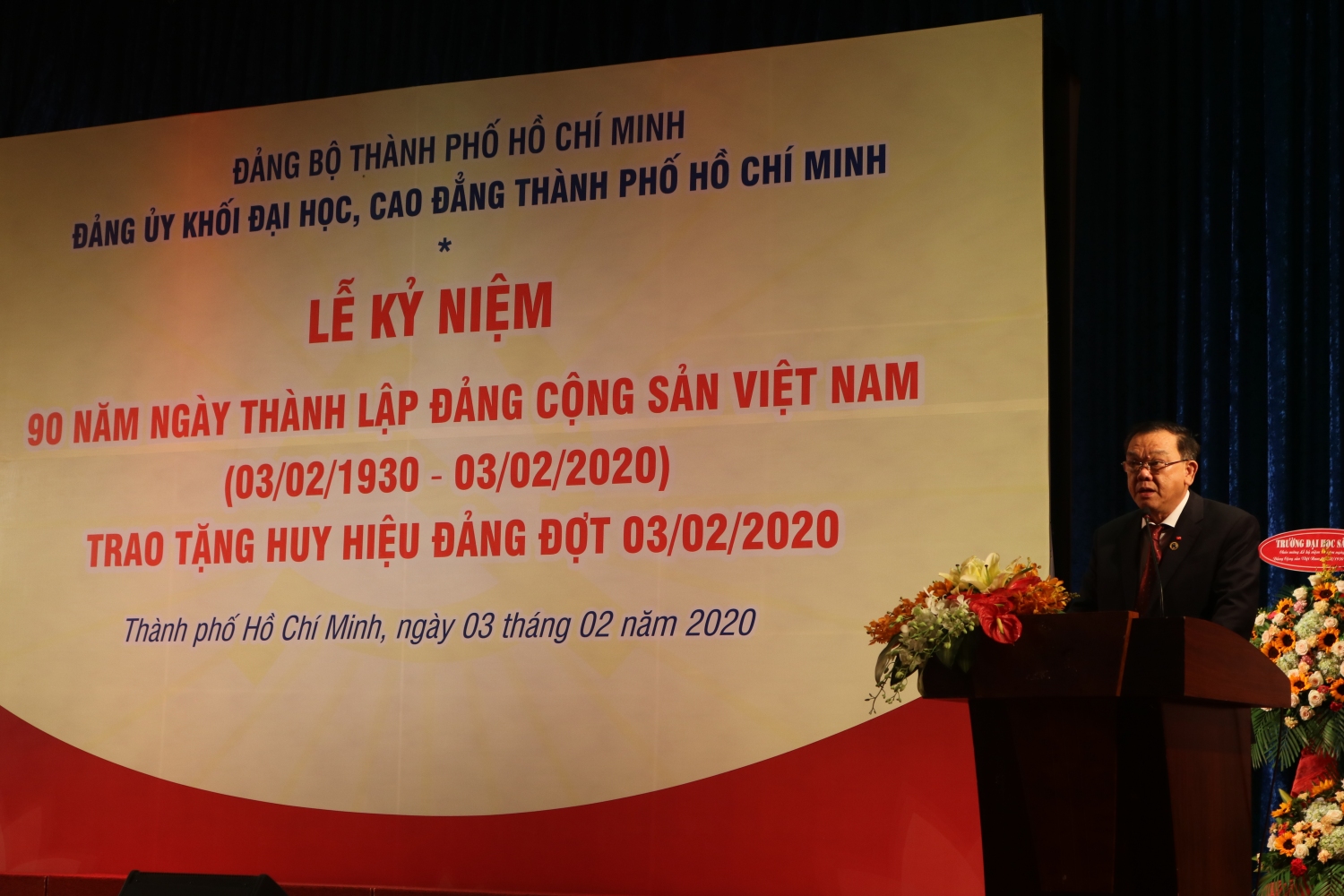 3.	Đồng chí Nguyễn Đông Phong – Bí thư Đảng ủy Khối phát biển ôn lại truyền thống