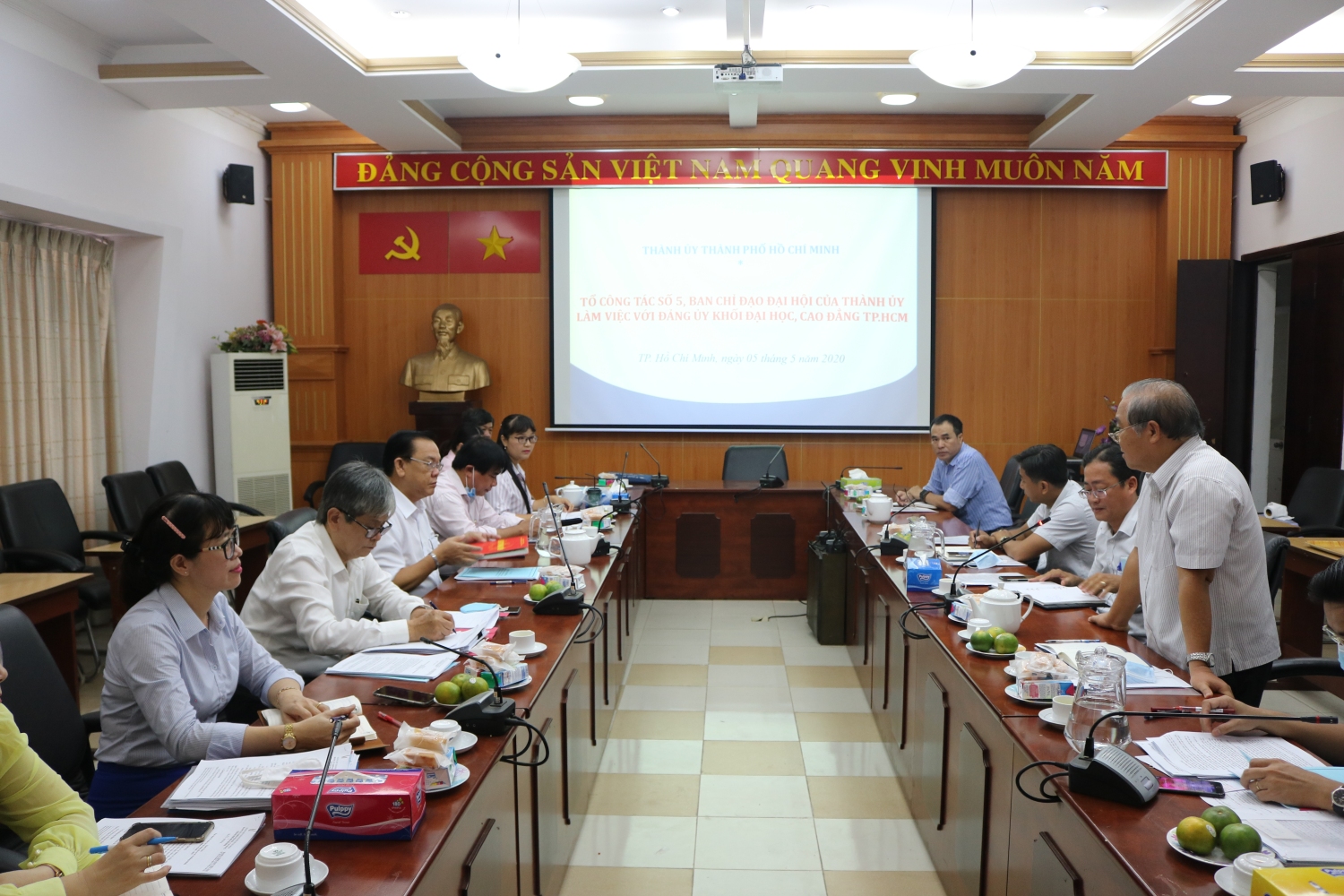 Đồng chí Võ Văn Tân – Phó Trưởng Ban Tổ chức Thành ủy phát biểu chỉ đạo hội nghị