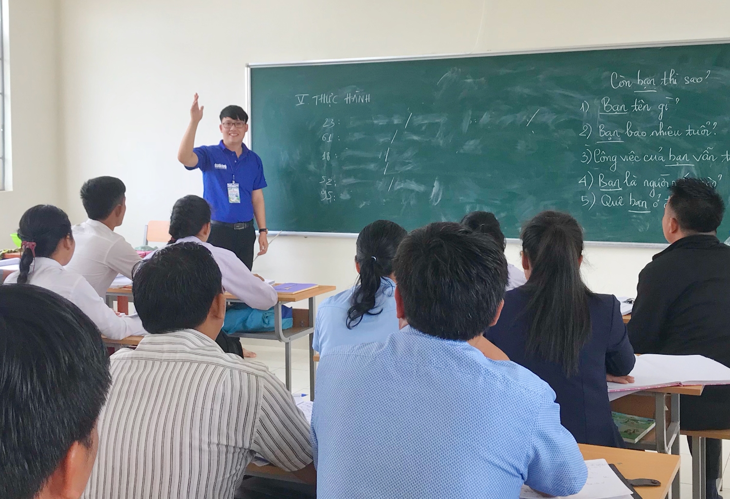Đồng hành cùng Đoàn Thanh niên tình nguyện trẻ tham gia hoạt động Mùa hè xanh tại mặt trận nước CHDCND Lào – Dạy tiếng Việt cho học sinh Lào