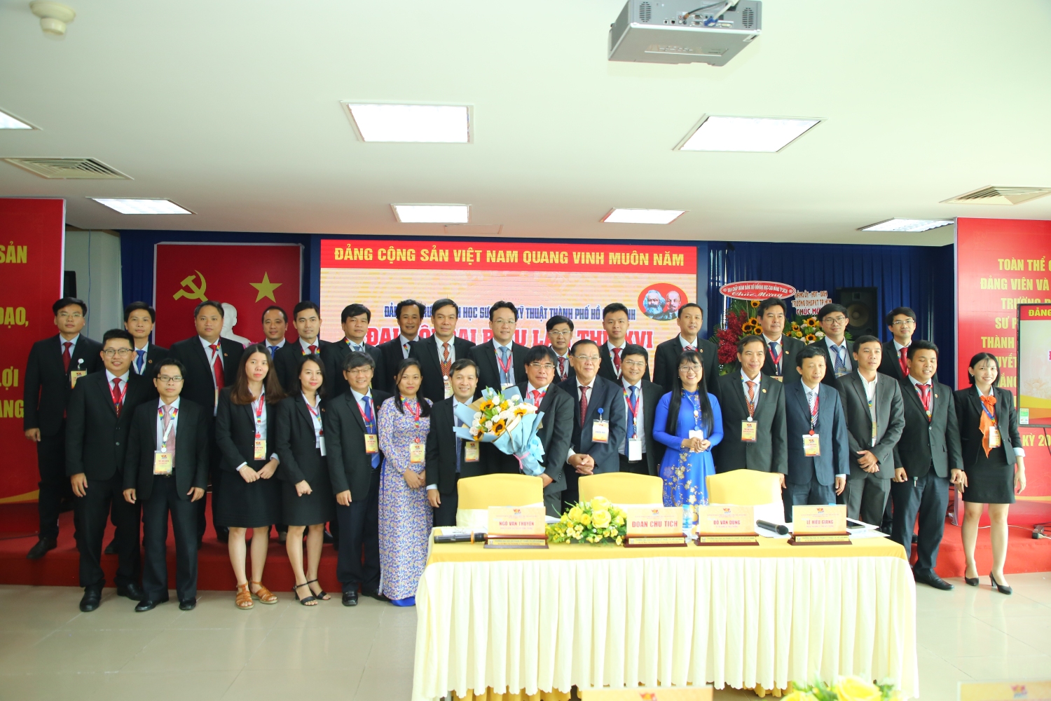 Đoàn đại biểu dự Đại hội Đảng bộ Khối Đại học Cao đẳng Thành phố Hồ Chí Minh nhiệm kỳ VI (2020-2025) ra mắt đại hội