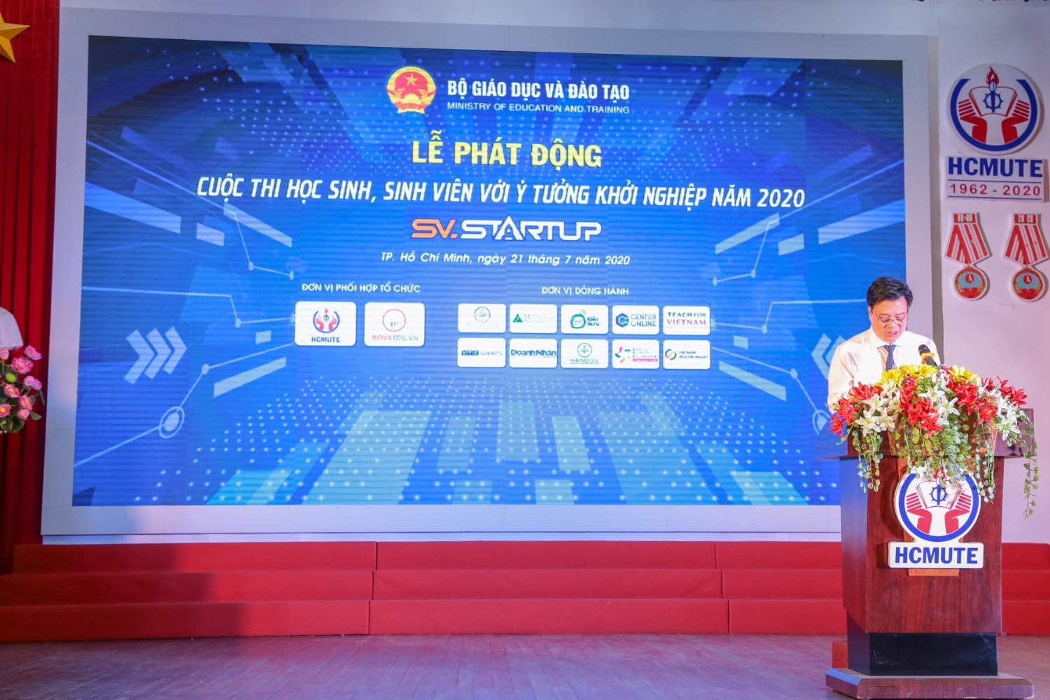 1.	Thứ trưởng Bộ GD-ĐT Nguyễn Hữu Độ phát biểu khai mạc Hội thi