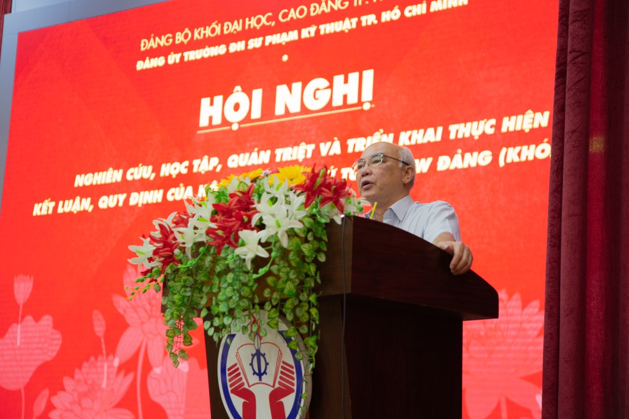 Đồng chí Phan Nguyễn Như Khuê, Uỷ viên Ban Thường vụ Thành ủy, Trưởng Ban Tuyên giáo Thành uỷ TPHCM báo cáo tại Hội nghị
