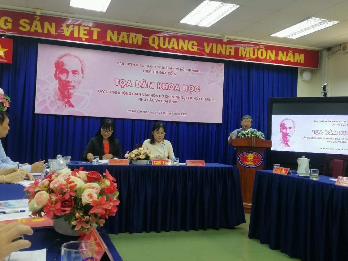 PGS.TS Hà Minh Hồng phát biểu góp ý tại buổi toạ đàm