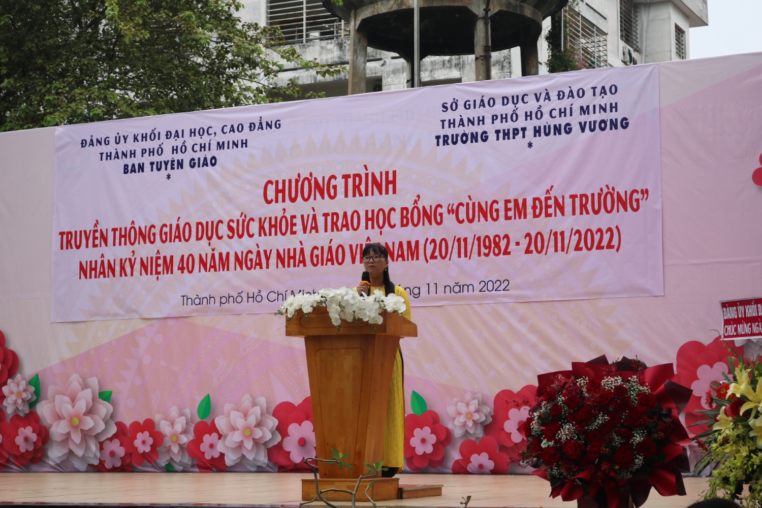 Đồng chí Đặng Thuỳ Khánh Vân, Trưởng Ban Tuyên giáo Đảng uỷ Khối Đại học, Cao đẳng TPHCM phát biểu tại buổi truyền thông.