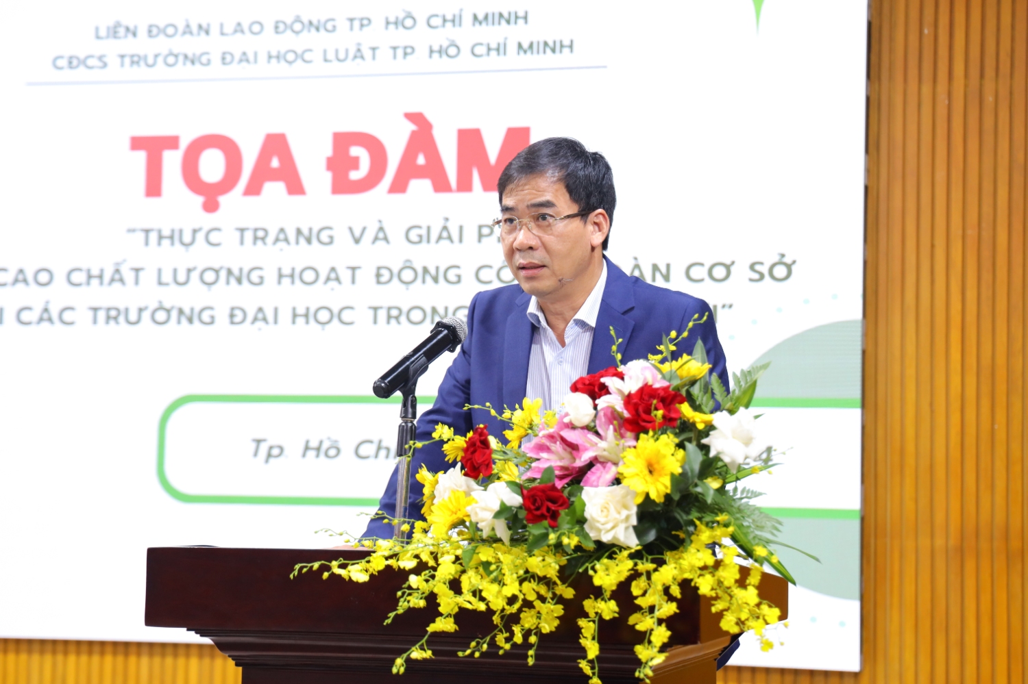 TS Lê Trường Sơn – Phó Bí thư Đảng ủy, Hiệu trưởng Trường Đại học Luật TP HCM phát biểu khai mạc buổi tọa đàm